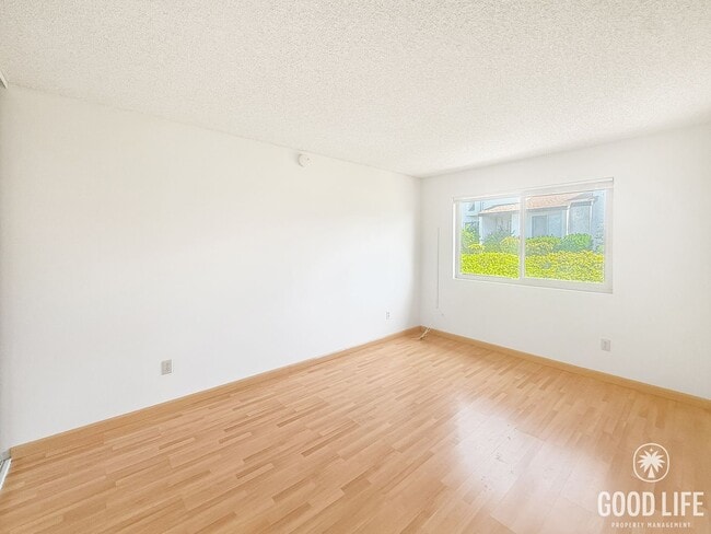Building Photo - Modern 3BR/2.5BA Home with A/C and Attache...