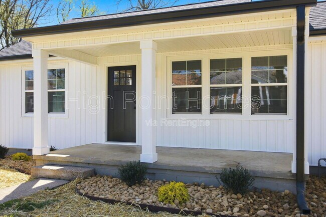 Building Photo - 2406 Kirby Ave