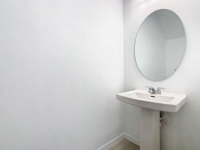 Building Photo - AVAILABLE NOW! 3/2.5 Townhome For Rent in Bellalago!