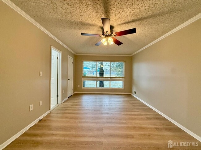 Building Photo - 256 Willowbrook Dr