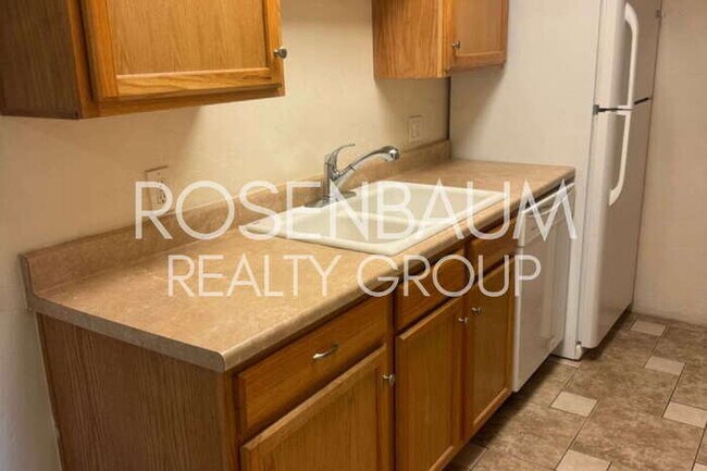 Building Photo - Gorgeous 1-bed, 1-bath apartment nestled w...