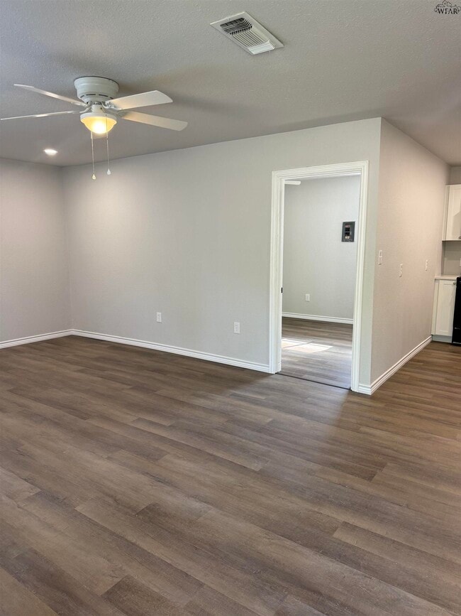 Building Photo - 1030 Wesley Dr