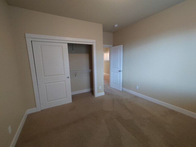 Building Photo - Stunning Renaissance Home, 5 bedroom 3 ful...