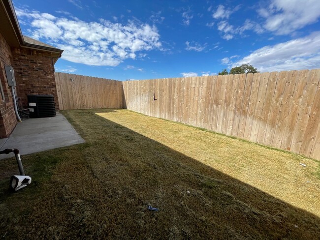 Building Photo - Beautiful New Townhome in North Lubbock Cl...