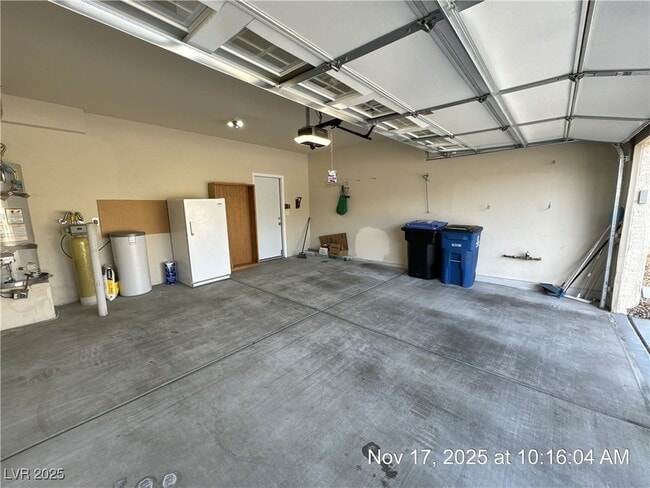 Building Photo - 2335 Meteor Shower St