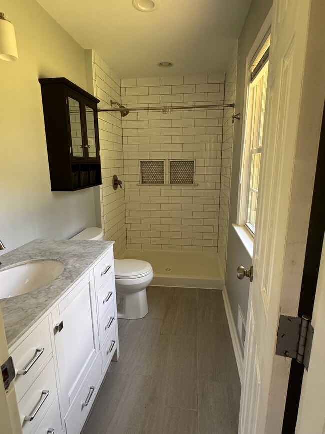 Building Photo - 3 Bedroom || 2.5 Bathroom Single Family Home