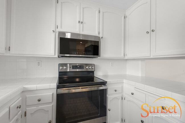 Building Photo - 4985 Coronado Ave