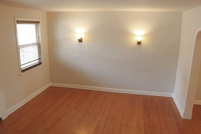 Building Photo - 3515 Parklawn Ave