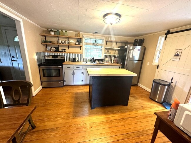 Building Photo - 820 Brown Rd