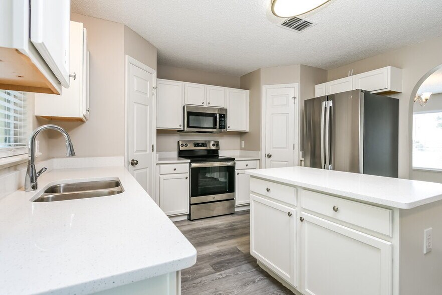 Building Photo - 2959 Leba Ln