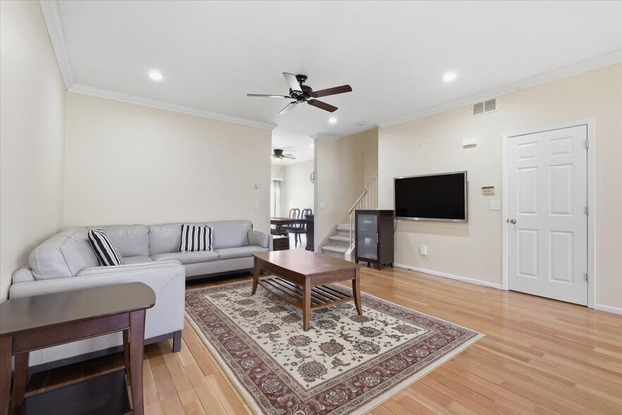 Building Photo - 203 Tallwood Ln