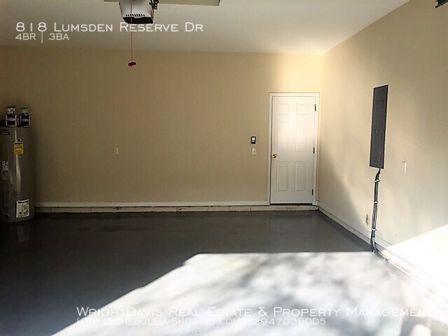 Building Photo - 818 Lumsden Reserve Dr