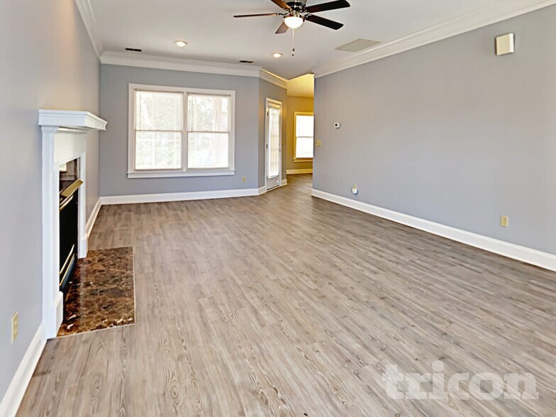 Building Photo - 242 Chisolm Cir