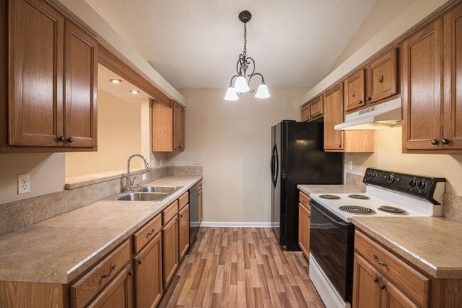 Building Photo - HIllcrest