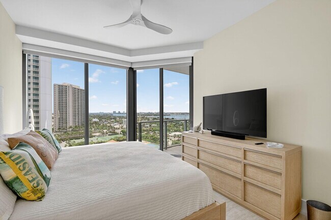 Building Photo - 3100 N Ocean Dr