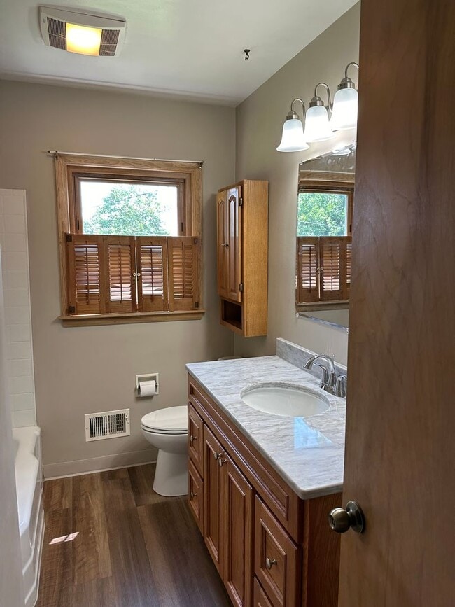 Building Photo - 401 Hilltop Rd