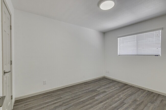 Building Photo - $0 First Month Rent! Remodeled 2 Bed Casita w/ Private Patio, W/D & Pool