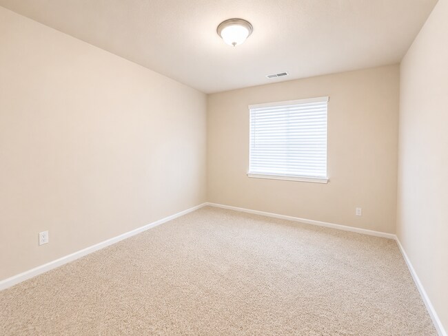 Building Photo - Large 4 Bedroom Home with EV Charger and Solar in Bethany Area
