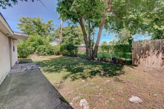 Building Photo - 2 Bedroom 2 Bath Home Near TU!