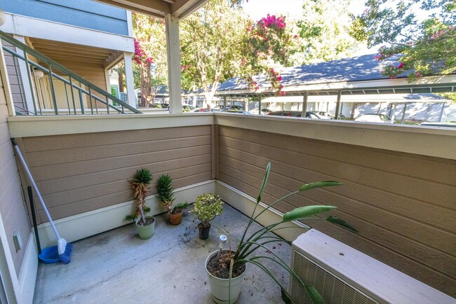 Building Photo - 2702 Somerset Park Cir