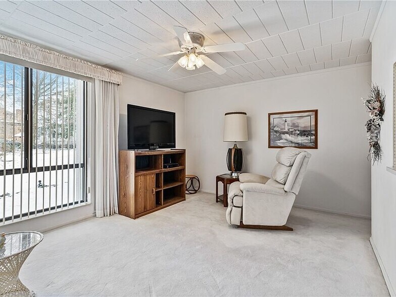 Building Photo - 900 Washington Rd