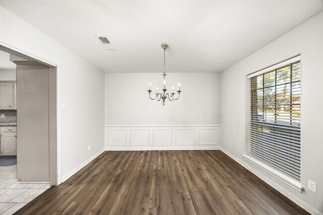 Building Photo - 11223 Oak Spring Dr