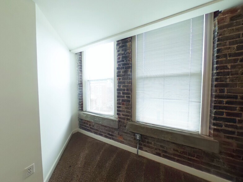 Building Photo - 302 Goshen St