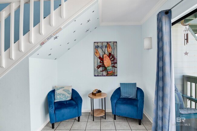 Building Photo - 554 E Beach Blvd