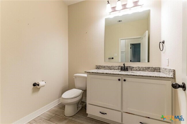 Building Photo - 8119 Green Hill Dr