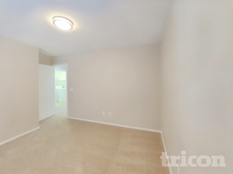 Building Photo - 6327 W Fawn Dr