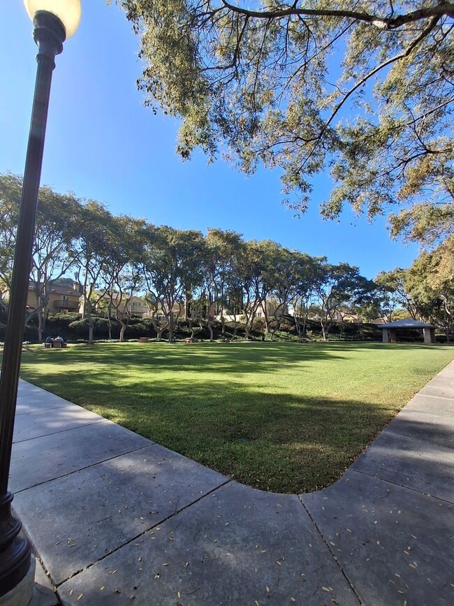 Building Photo - Beautiful Home in the Heart of it all. MUST SEE!