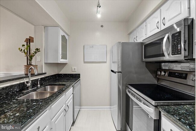 Building Photo - 3311 Wyndham Cir