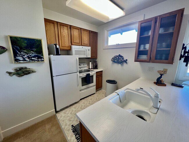 Building Photo - 189E - CS