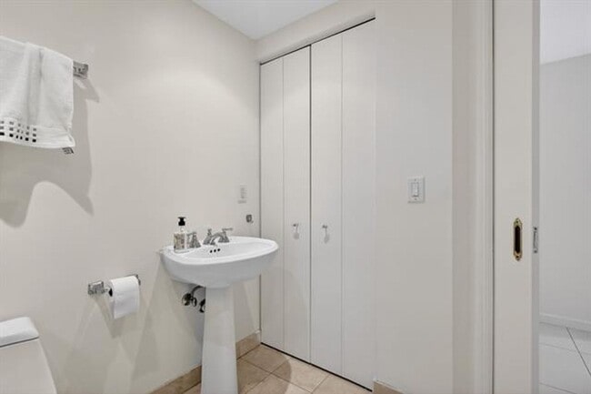 Building Photo - 9595 Collins Ave Ave