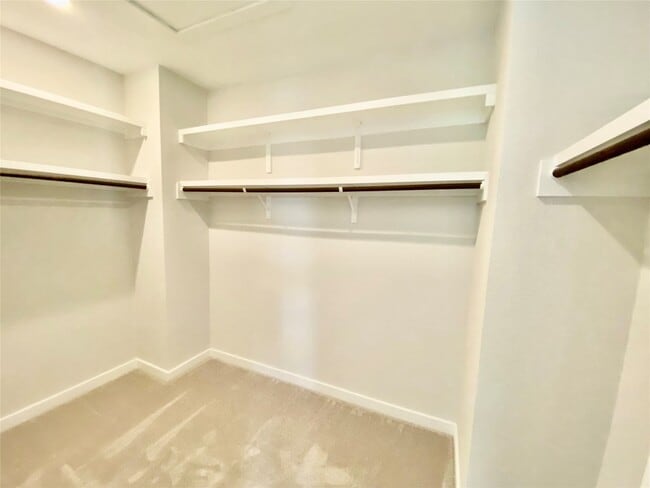 Building Photo - 12001 Vista Parke Dr