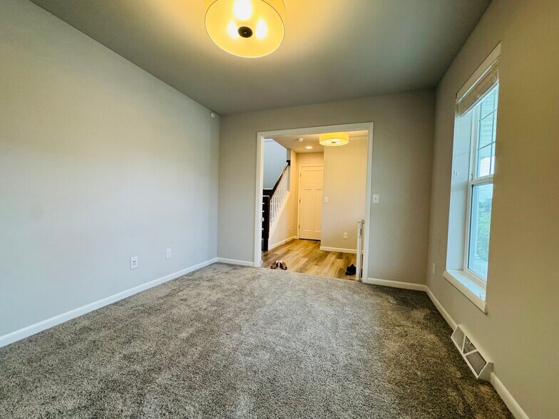 Building Photo - 615 Prospect Rd