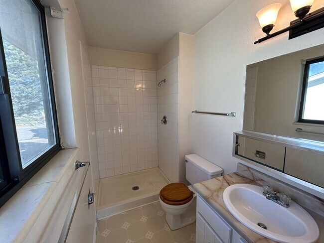 Building Photo - 2223 Ptarmigan Ln