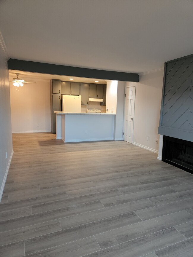 Building Photo - 9229 Village Glen Dr