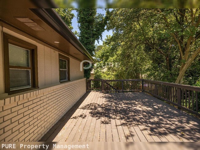Building Photo - 2895 Lakemont Pl SW
