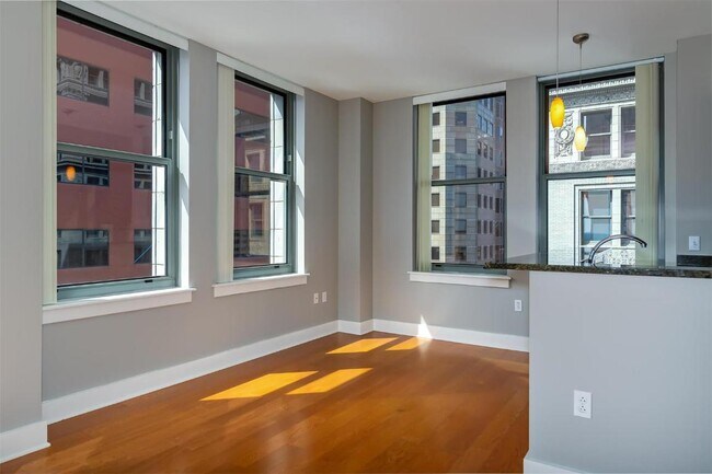 Building Photo - 314 N Broadway