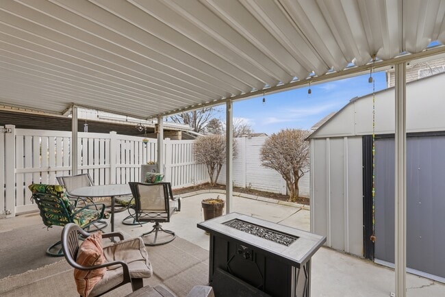 Building Photo - 5957 S Sultan Cir