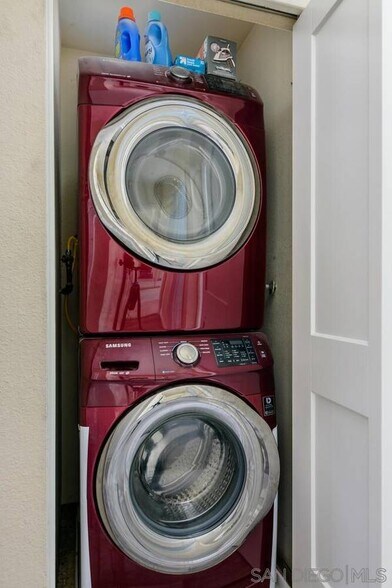 Building Photo - 5125 Fontaine St