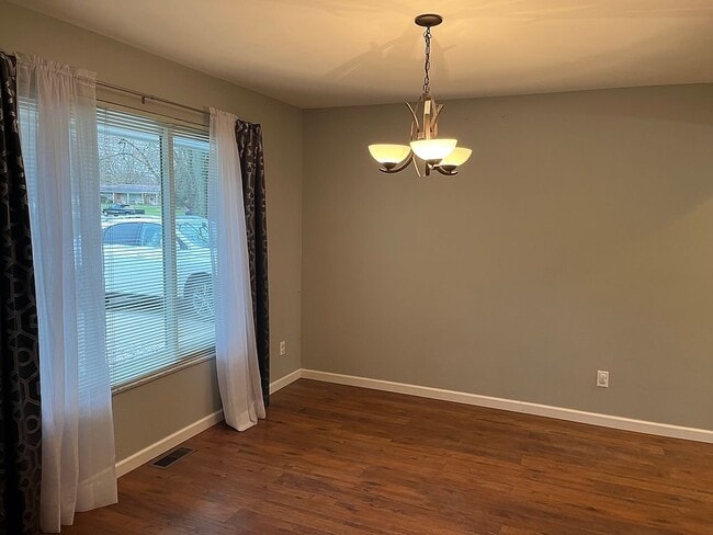 Building Photo - 301 S Village Dr