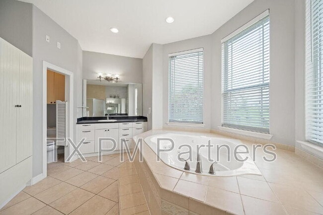 Building Photo - 13819 Lakeview Meadow Dr