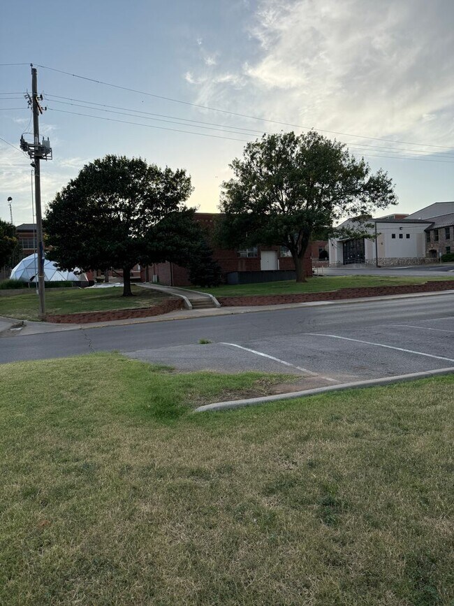 Building Photo - 1/2 block East of SWOSU