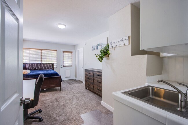 Building Photo - Spacious, Stylish, and Fully Furnished – L...
