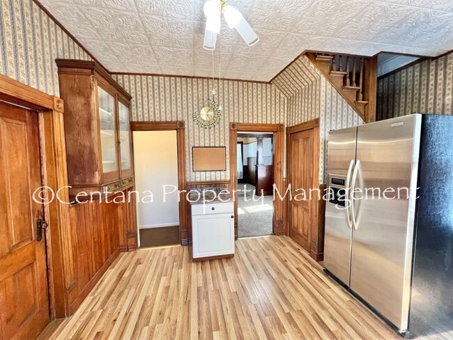 Building Photo - Historic home centrally located and beauti...