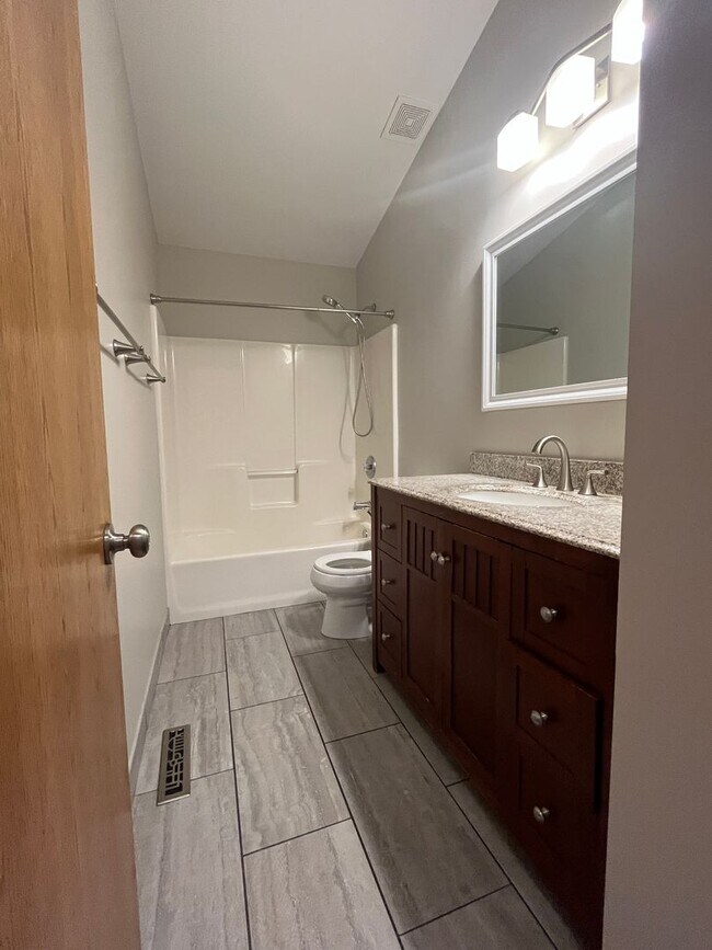 Building Photo - Beautifully Updated 4-Bed Home in Prime NW...