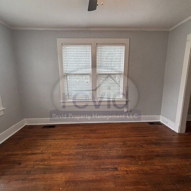 Building Photo - Move In Special! First Month Free!