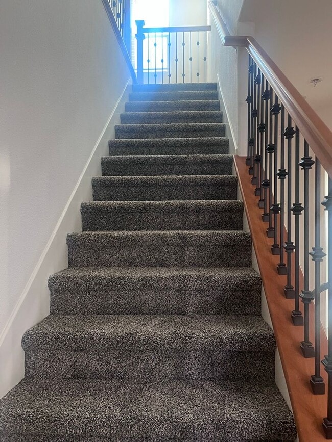 Building Photo - Riverbank!